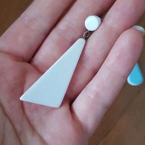 Host Pick! Two Pair of Vintage Plastic Earrings - Picture 4 of 5